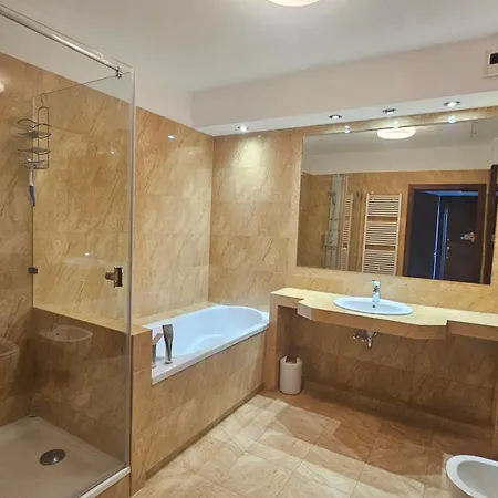 Apartment Leopoldinum, 90m2, Stare 600 M, Parking Wroclaw